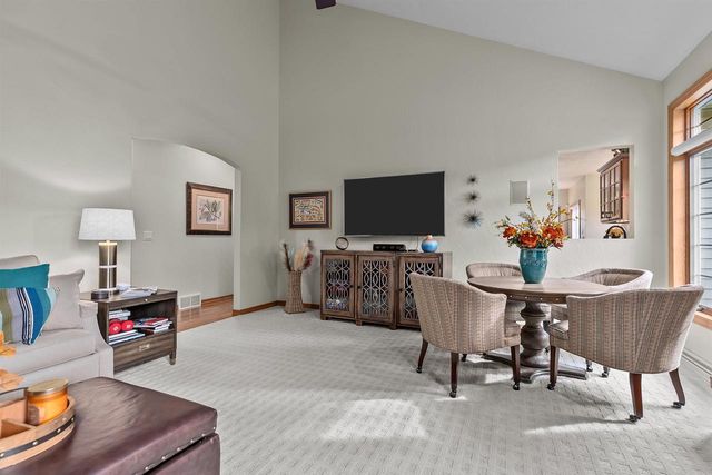 217 E WENTWORTH LANE, Appleton, WI 54913