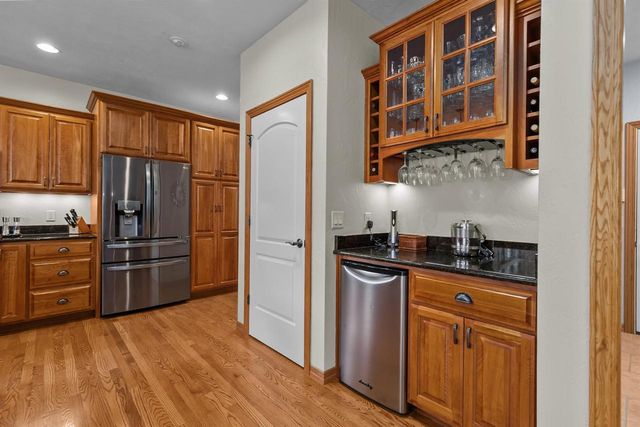 217 E WENTWORTH LANE, Appleton, WI 54913