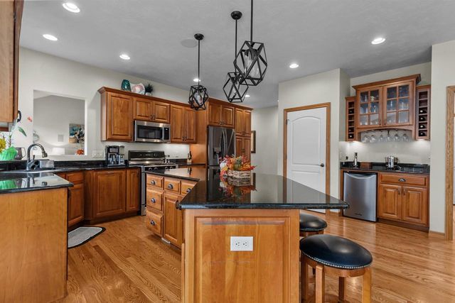 217 E WENTWORTH LANE, Appleton, WI 54913