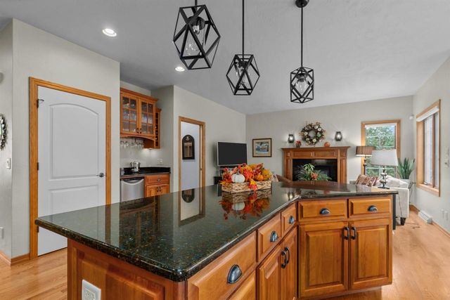 217 E WENTWORTH LANE, Appleton, WI 54913