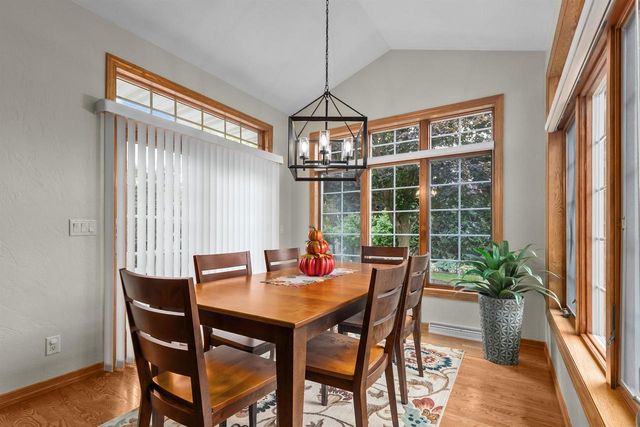 217 E WENTWORTH LANE, Appleton, WI 54913