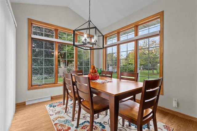 217 E WENTWORTH LANE, Appleton, WI 54913