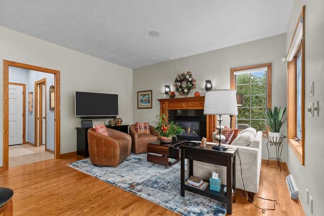 217 E WENTWORTH LANE, Appleton, WI 54913