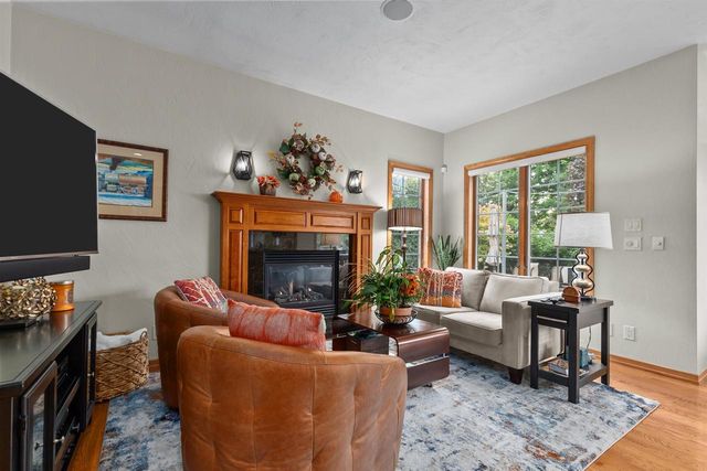 217 E WENTWORTH LANE, Appleton, WI 54913