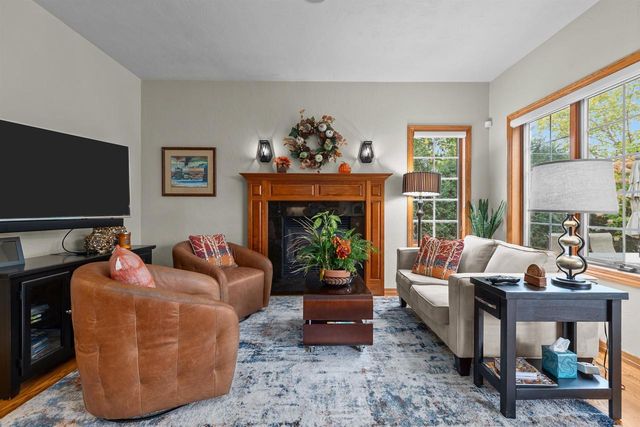 217 E WENTWORTH LANE, Appleton, WI 54913