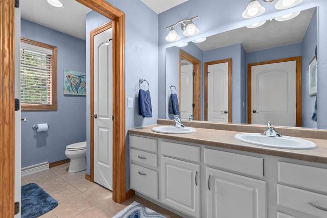 217 E WENTWORTH LANE, Appleton, WI 54913