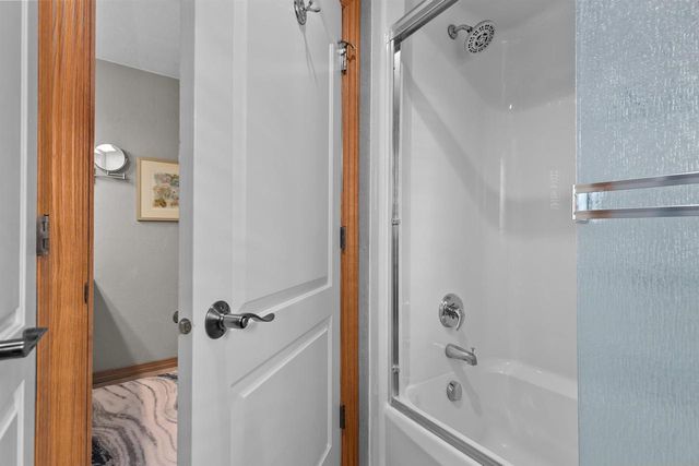 217 E WENTWORTH LANE, Appleton, WI 54913