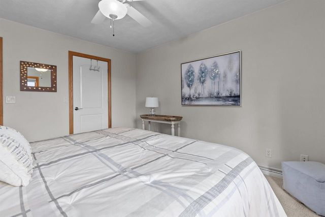 217 E WENTWORTH LANE, Appleton, WI 54913