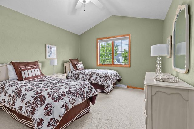 217 E WENTWORTH LANE, Appleton, WI 54913