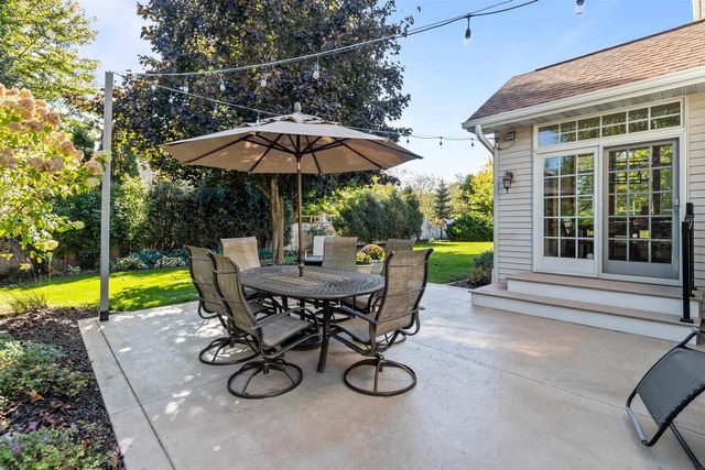 217 E WENTWORTH LANE, Appleton, WI 54913