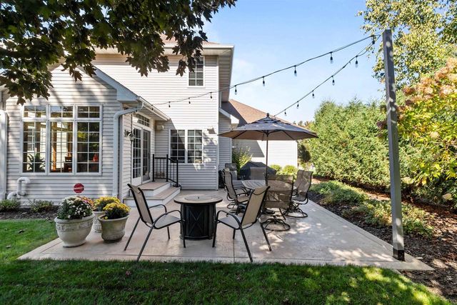 217 E WENTWORTH LANE, Appleton, WI 54913