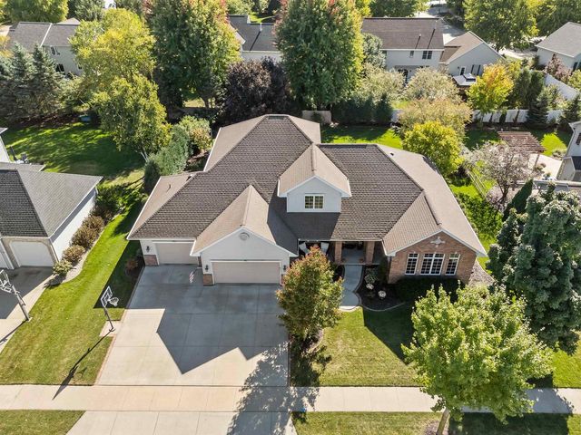 217 E WENTWORTH LANE, Appleton, WI 54913
