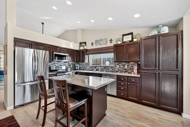 9122 Bungalow Way, Elk Grove, CA 95758