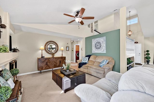 9122 Bungalow Way, Elk Grove, CA 95758