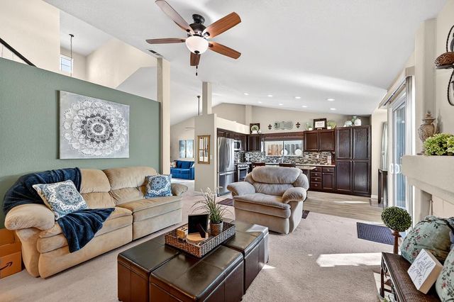 9122 Bungalow Way, Elk Grove, CA 95758