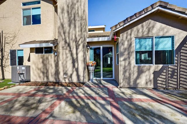 9122 Bungalow Way, Elk Grove, CA 95758