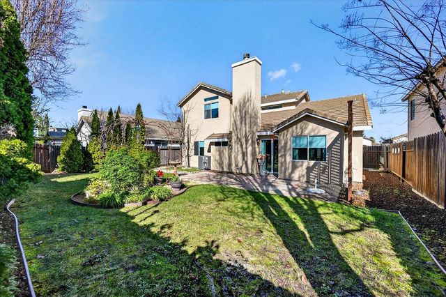 9122 Bungalow Way, Elk Grove, CA 95758