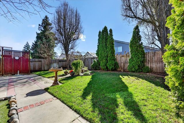 9122 Bungalow Way, Elk Grove, CA 95758