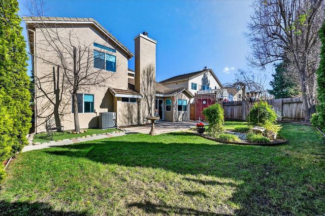 9122 Bungalow Way, Elk Grove, CA 95758