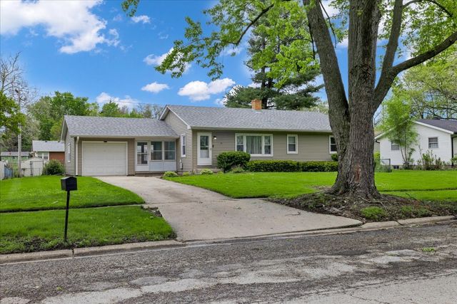 64 E Benton Street, Oswego, IL 60543