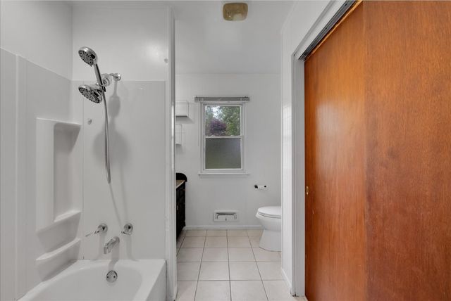 64 E Benton Street, Oswego, IL 60543