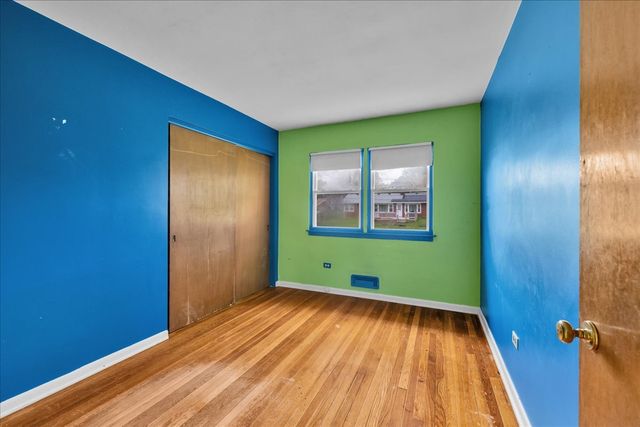 64 E Benton Street, Oswego, IL 60543