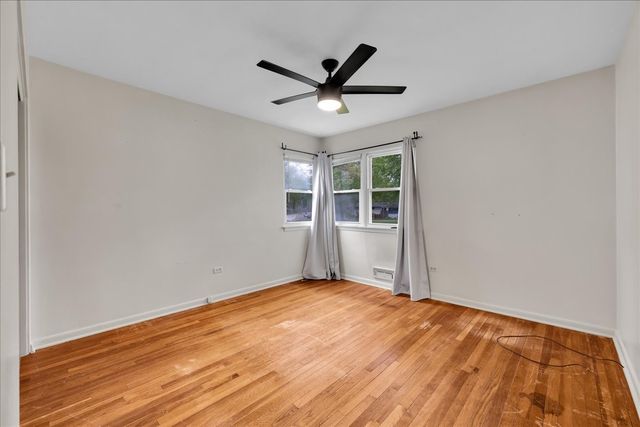 64 E Benton Street, Oswego, IL 60543