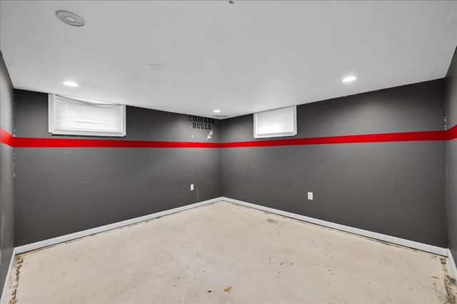 64 E Benton Street, Oswego, IL 60543