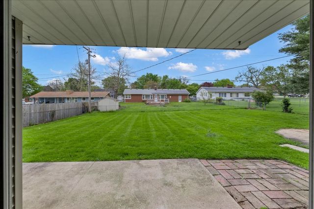 64 E Benton Street, Oswego, IL 60543