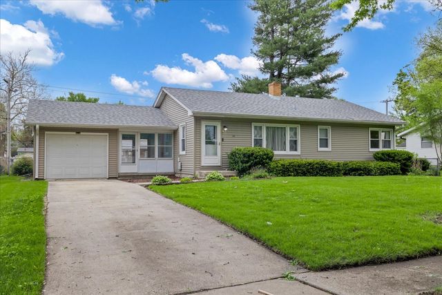 64 E Benton Street, Oswego, IL 60543
