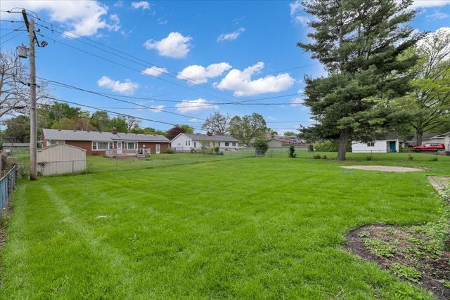 64 E Benton Street, Oswego, IL 60543