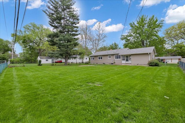 64 E Benton Street, Oswego, IL 60543