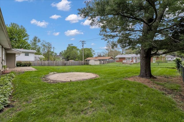 64 E Benton Street, Oswego, IL 60543