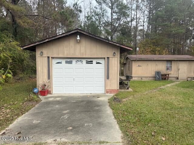 323 Pierce Road, Hallsboro, NC 28442