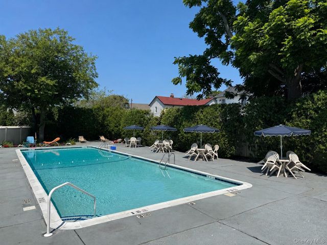 40 Daley Place 40-227, Lynbrook, NY 11563