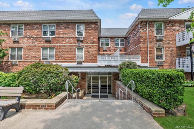 40 Daley Place 40-227, Lynbrook, NY 11563