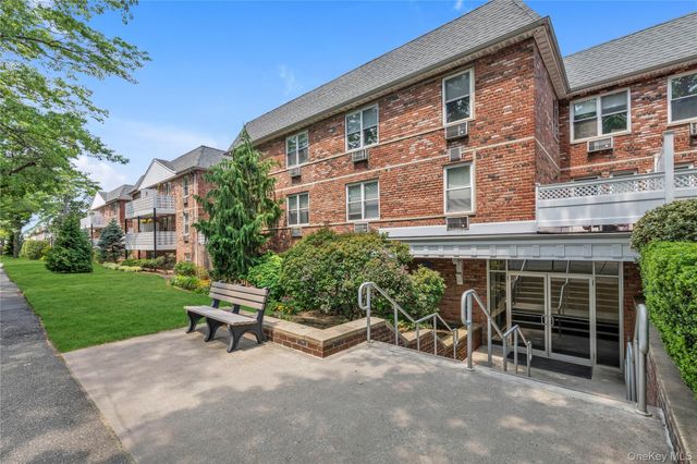 40 Daley Place 40-227, Lynbrook, NY 11563
