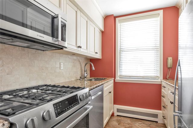 40 Daley Place 40-227, Lynbrook, NY 11563