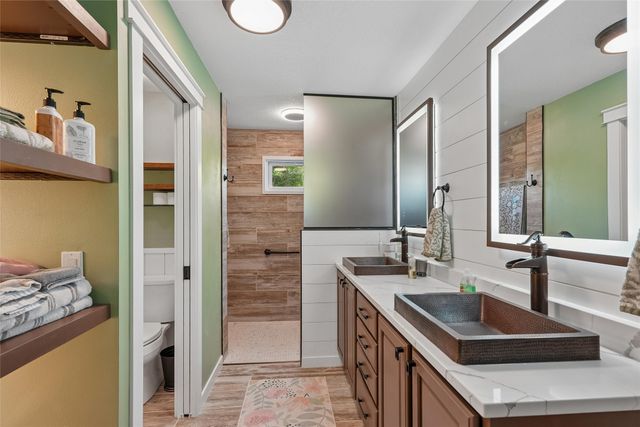 4951 E Hull Avenue, Des Moines, IA 50317