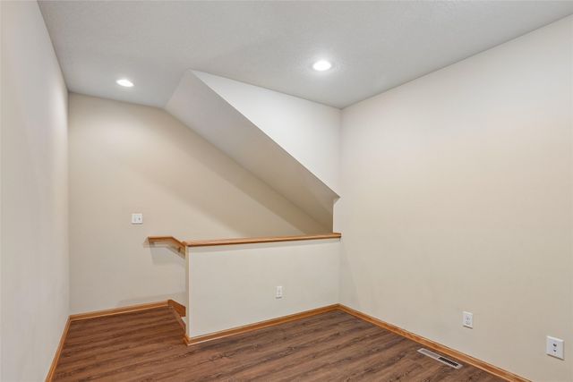 4951 E Hull Avenue, Des Moines, IA 50317