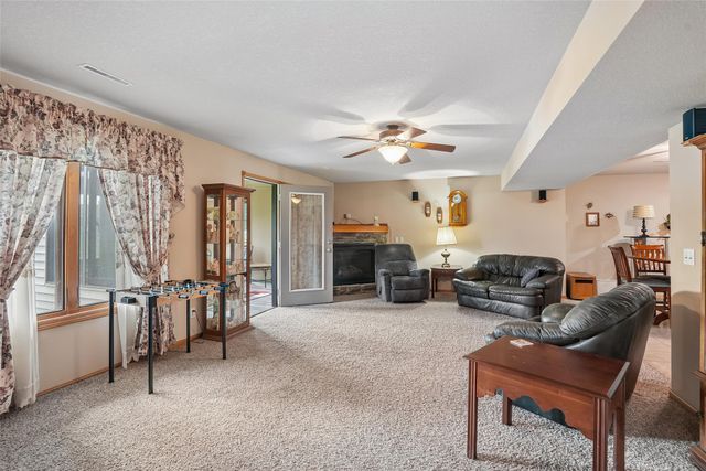 4951 E Hull Avenue, Des Moines, IA 50317