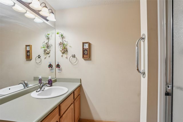4951 E Hull Avenue, Des Moines, IA 50317