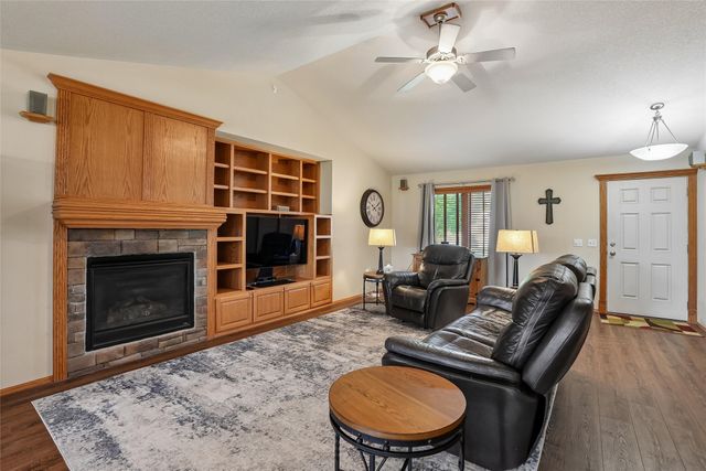 4951 E Hull Avenue, Des Moines, IA 50317