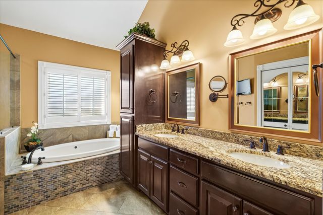 195 The Hollows Ct, Hendersonville, TN 37075