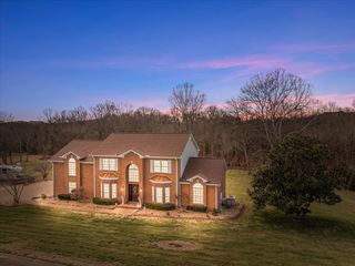 195 The Hollows Ct, Hendersonville, TN 37075