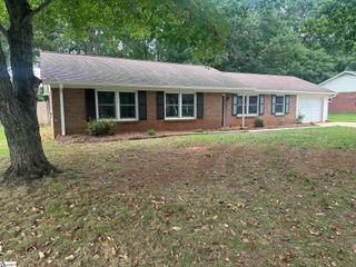 220 River Forest Drive, Boiling Springs, SC 29316