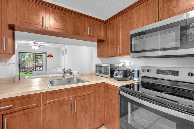 9181 NW 1st Court 101, Pembroke Pines, FL 33024