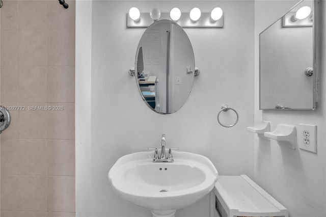 9181 NW 1st Court 101, Pembroke Pines, FL 33024