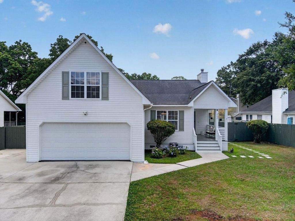 202 Cane Break Lane, Goose Creek, SC 29445