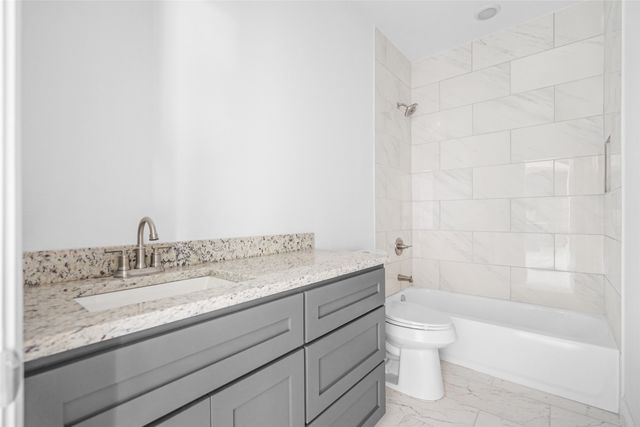 407 E Willingham Street, Cleburne, TX 76031